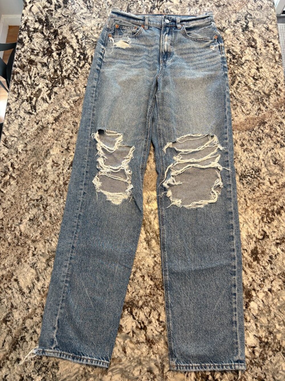 AE Strigid Ripped Highest Waist Baggy Straight Jeans Women’s Size 4 Long – Mediu